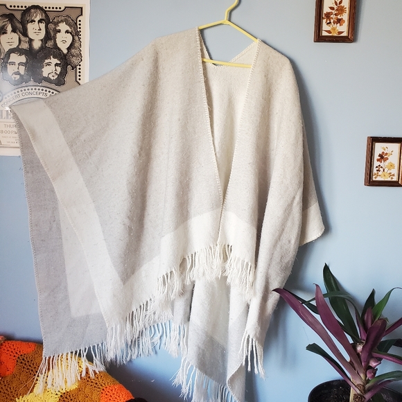 Pale grey cashmere shawl - Picture 3 of 3